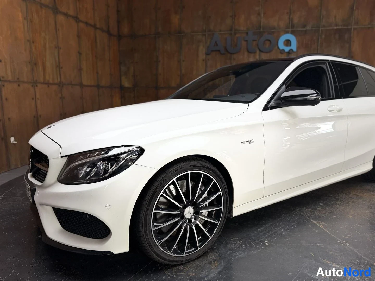 Valkoinen Mercedes-Benz C 43 AMG 2016, etuviisto, keula vasemmalle, kuva 3