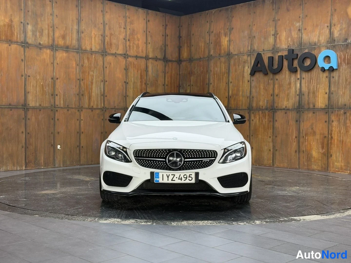 Valkoinen Mercedes-Benz C 43 AMG 2016, edestä, kuva 9