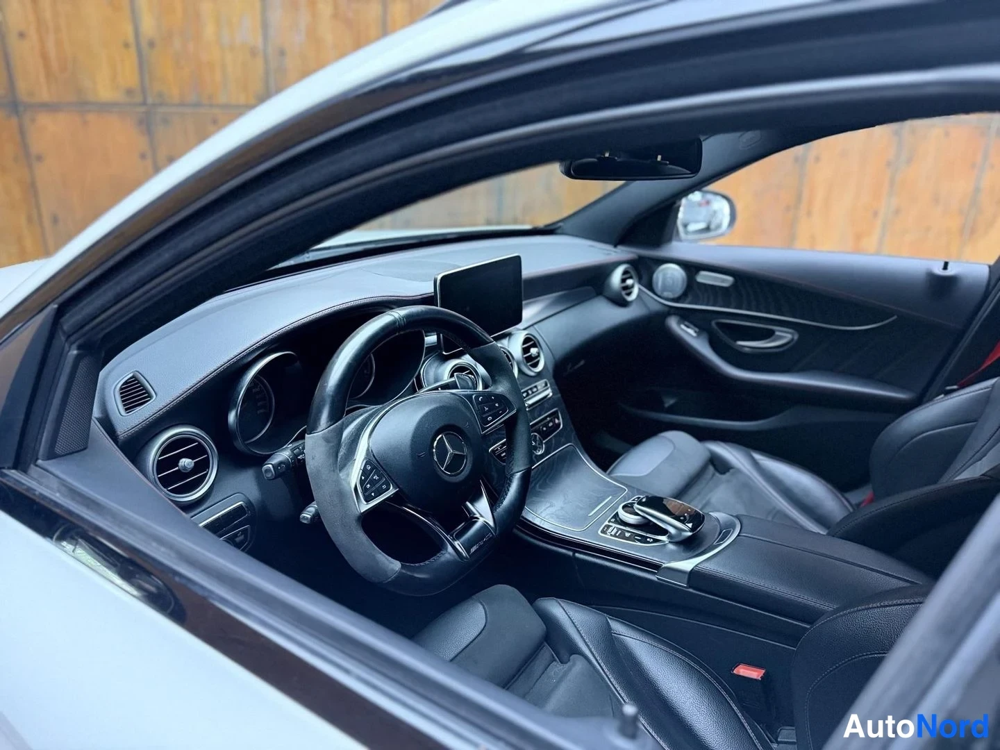 Valkoinen Mercedes-Benz C 43 AMG 2016, ohjaamo, kuva 19