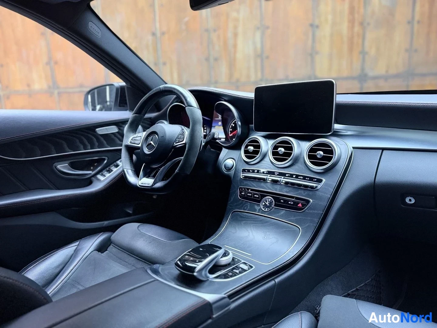 Valkoinen Mercedes-Benz C 43 AMG 2016, ohjaamo, kuva 20