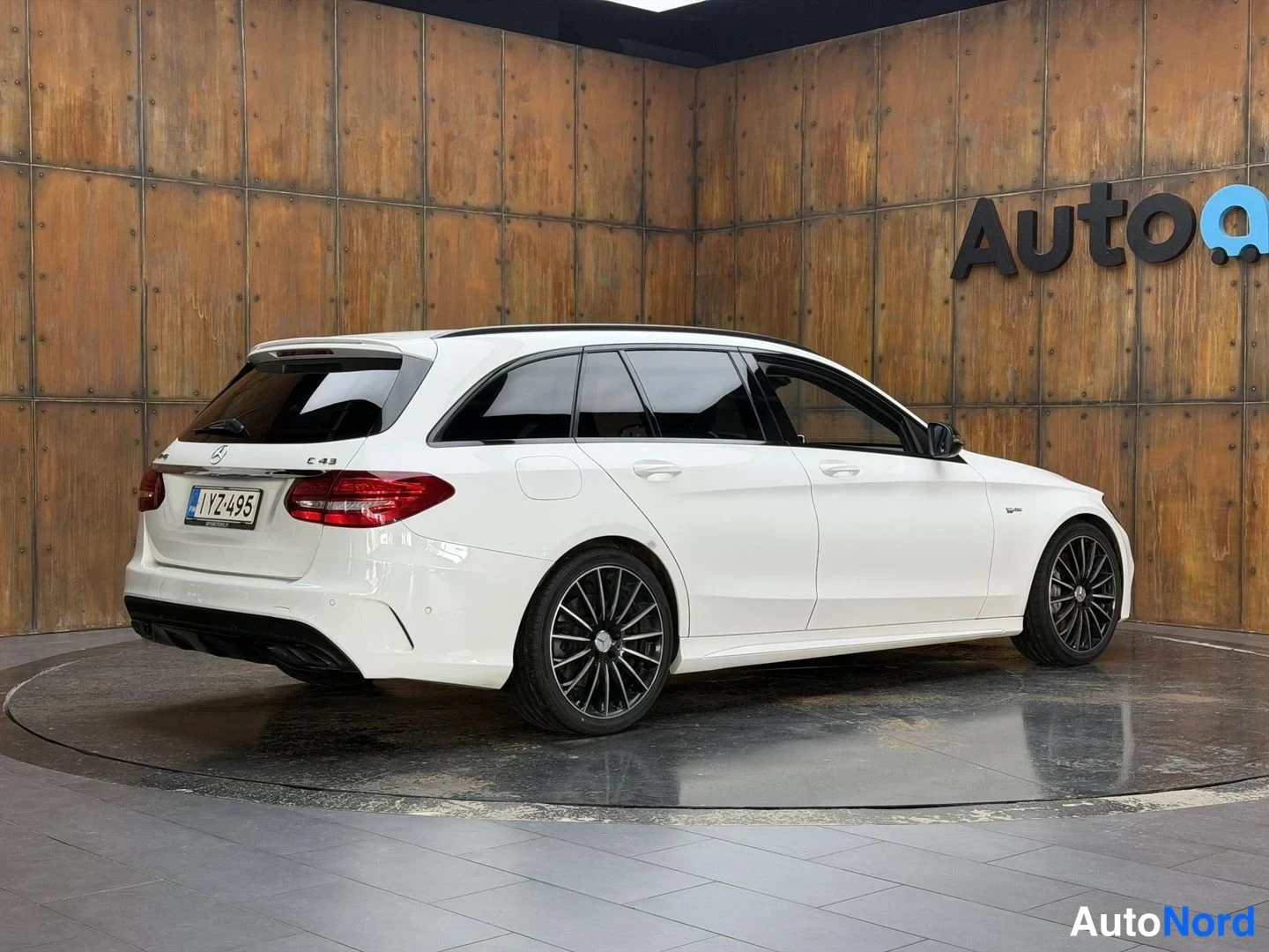 Valkoinen Mercedes-Benz C 43 AMG 2016, takaviisto, kuva 14