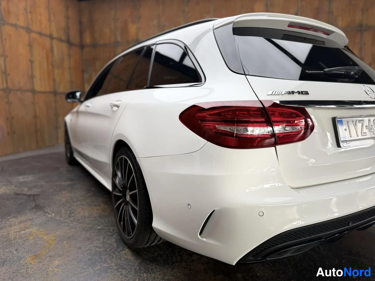 Valkoinen Mercedes-Benz C 43 AMG 2016, takaviisto, kuva 15