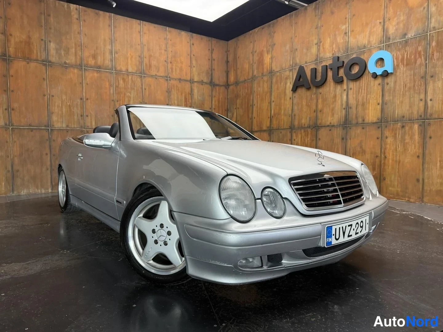Harmaa Mercedes-Benz CLK 200 2001, etuviisto, keula oikealle, kuva 4