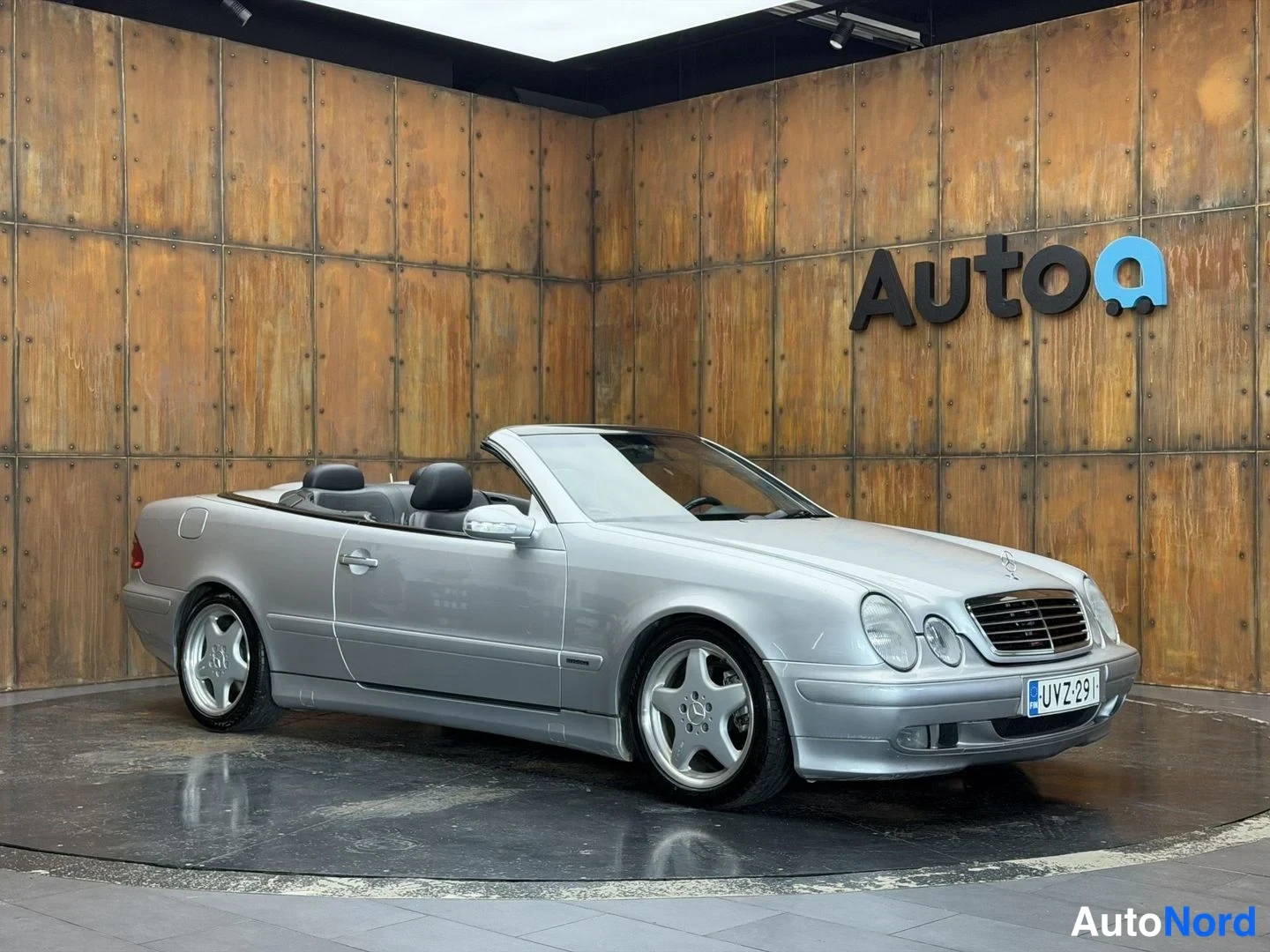 Harmaa Mercedes-Benz CLK 200 2001, etuviisto, keula oikealle, kuva 5