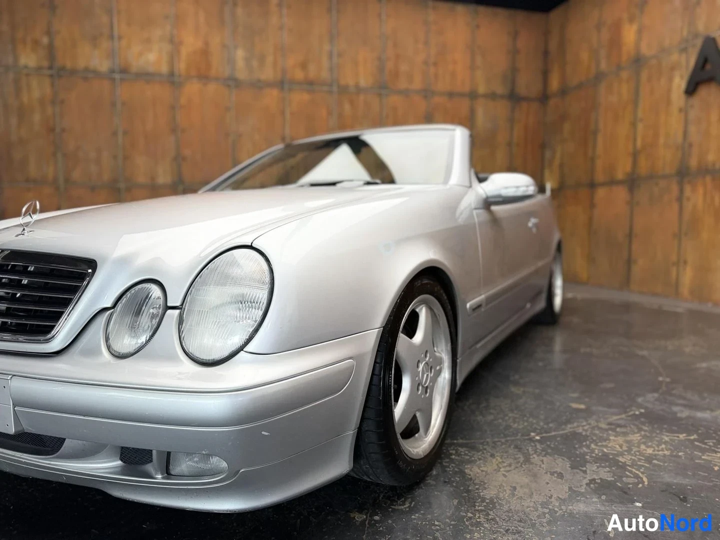 Harmaa Mercedes-Benz CLK 200 2001, etuviisto, keula vasemmalle, kuva 2