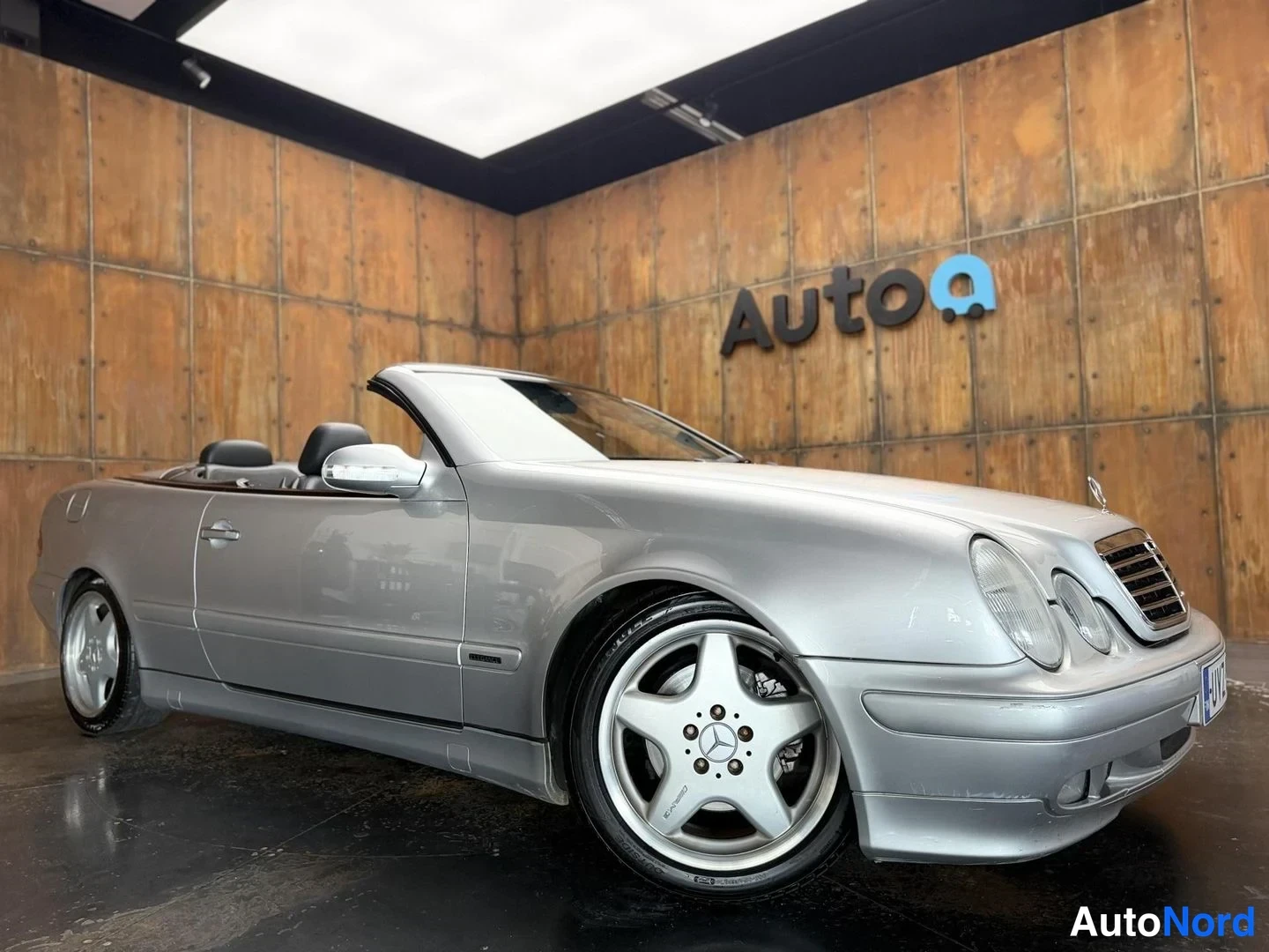 Harmaa Mercedes-Benz CLK 200 2001, etuviisto, keula oikealle, kuva 6