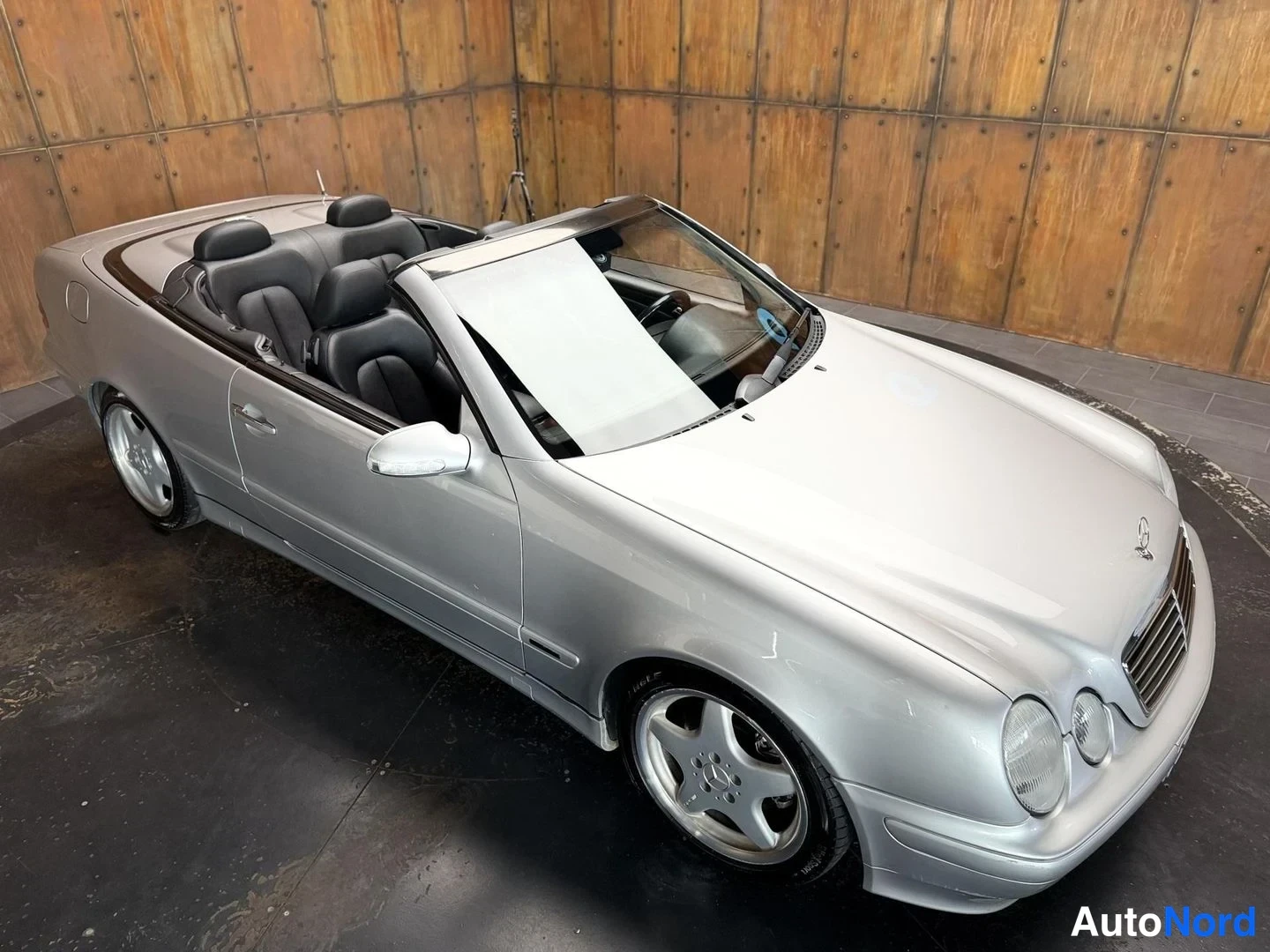 Harmaa Mercedes-Benz CLK 200 2001, etuviisto, keula oikealle, kuva 8