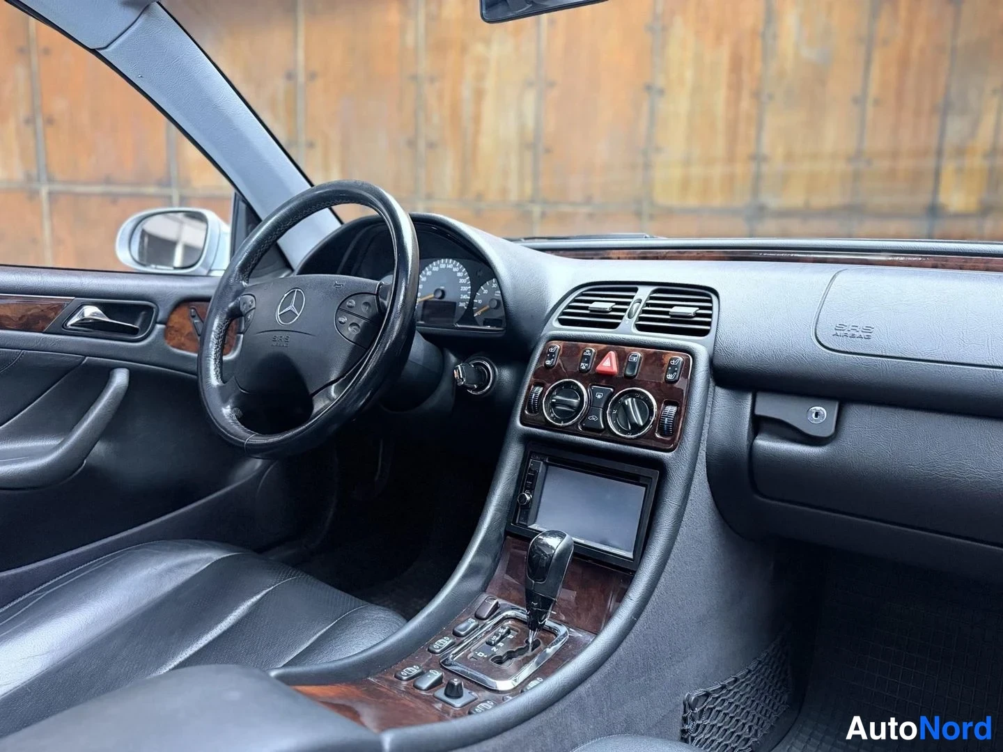 Harmaa Mercedes-Benz CLK 200 2001, ohjaamo, kuva 26