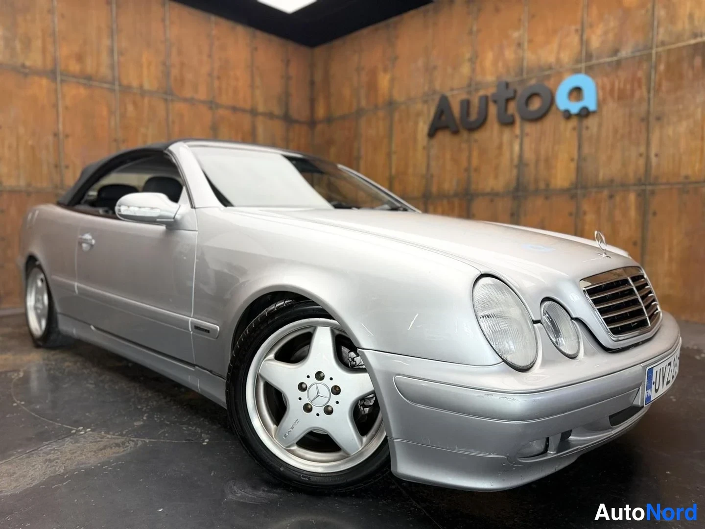 Harmaa Mercedes-Benz CLK 200 2001, etuviisto, keula oikealle, kuva 9