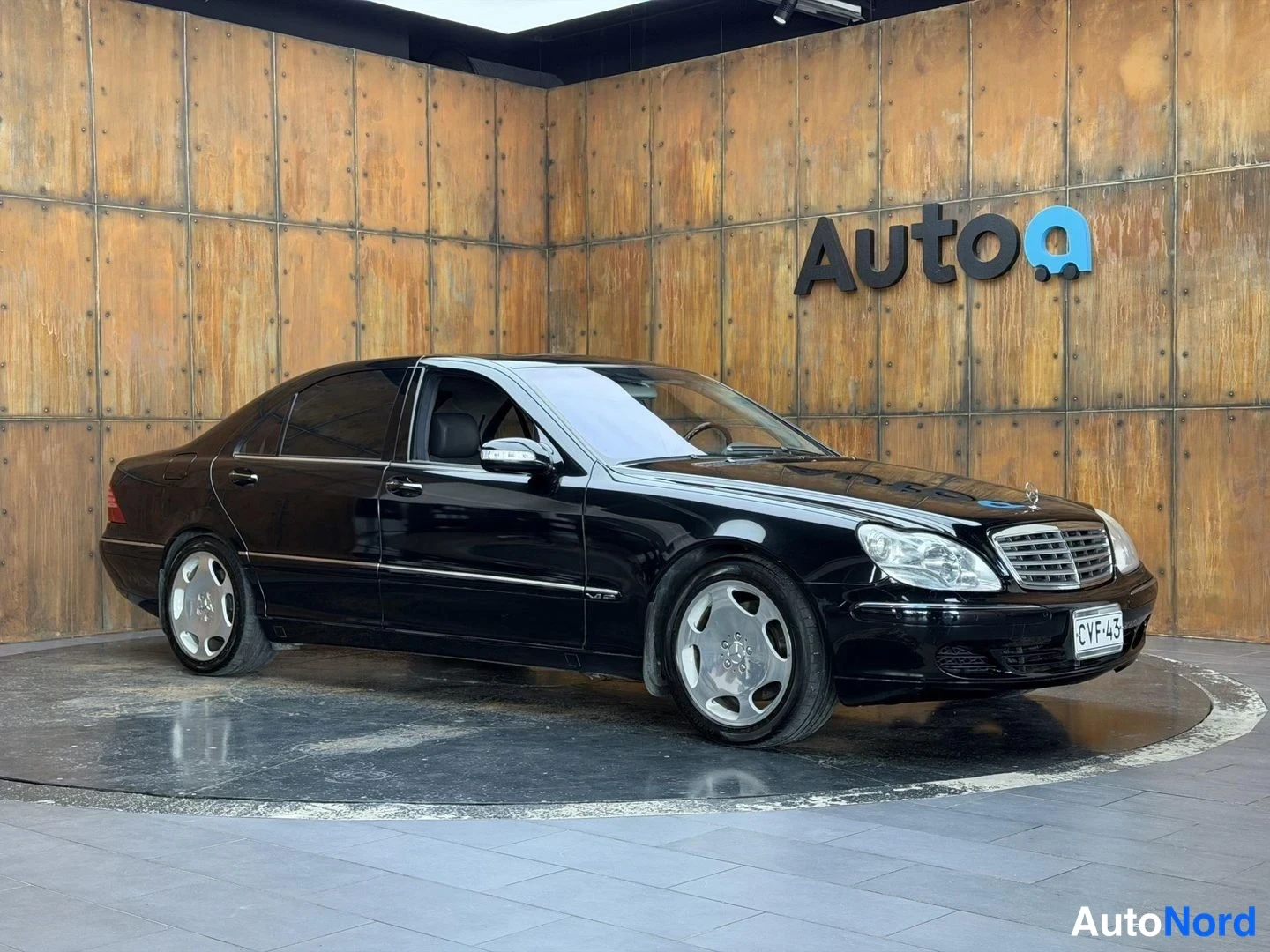 Musta Mercedes-Benz S 600 2004, etuviisto, keula oikealle, kuva 5