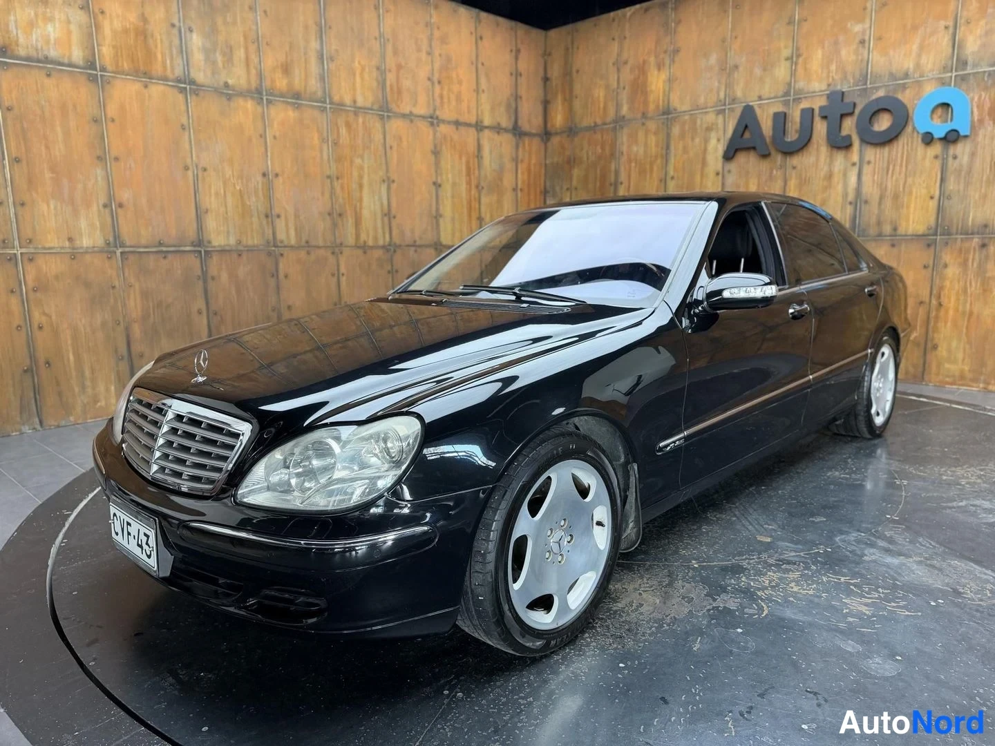 Musta Mercedes-Benz S 600 2004, etuviisto, keula vasemmalle, kuva 3
