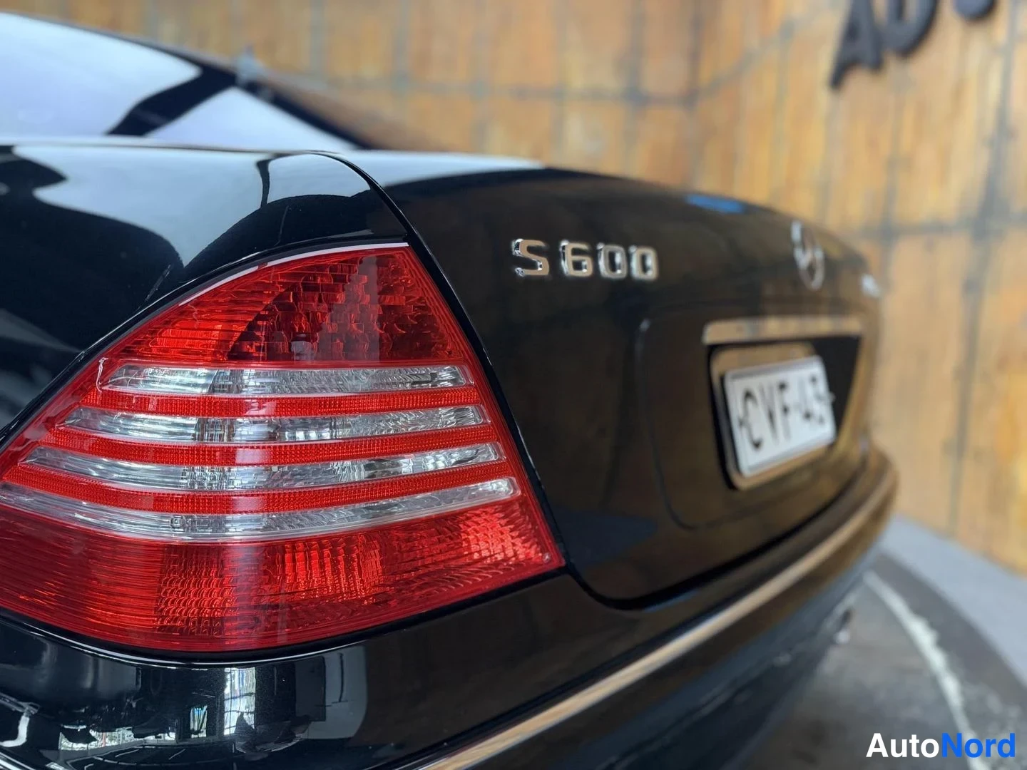 Musta Mercedes-Benz S 600 2004, yksityiskohta, kuva 28