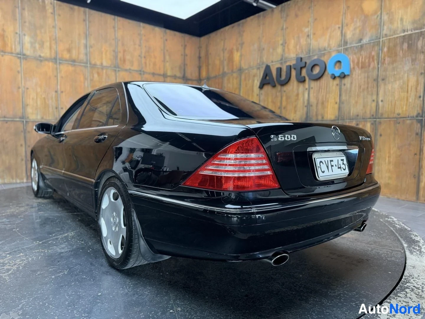 Musta Mercedes-Benz S 600 2004, takaviisto, kuva 14