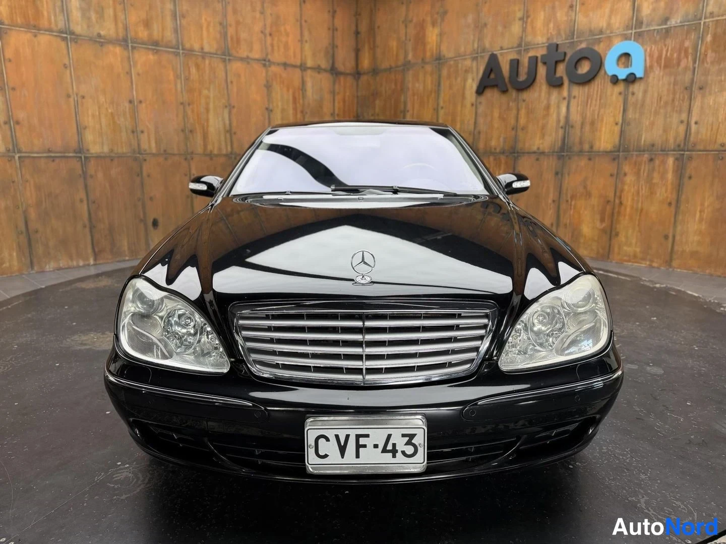 Musta Mercedes-Benz S 600 2004, edestä, kuva 9