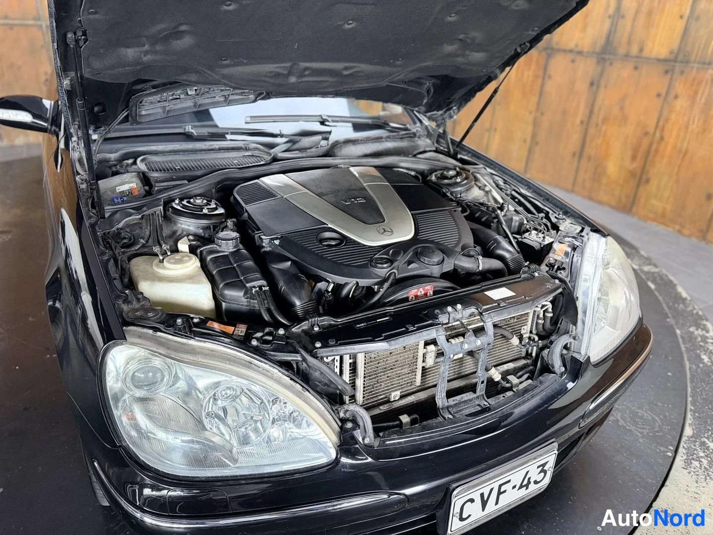 Musta Mercedes-Benz S 600 2004, moottoritila, kuva 27