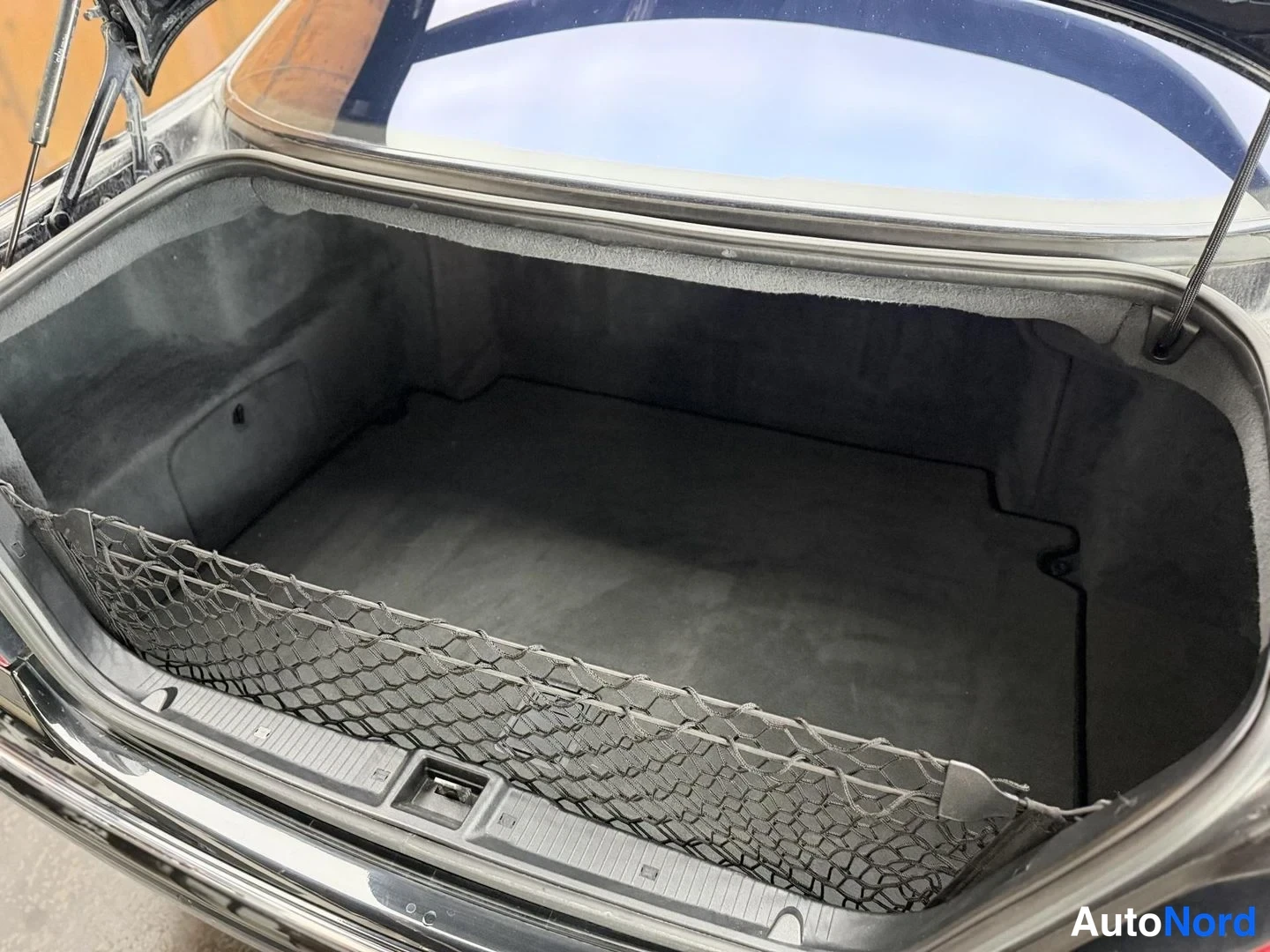 Musta Mercedes-Benz S 600 2004, tavaratila, kuva 26