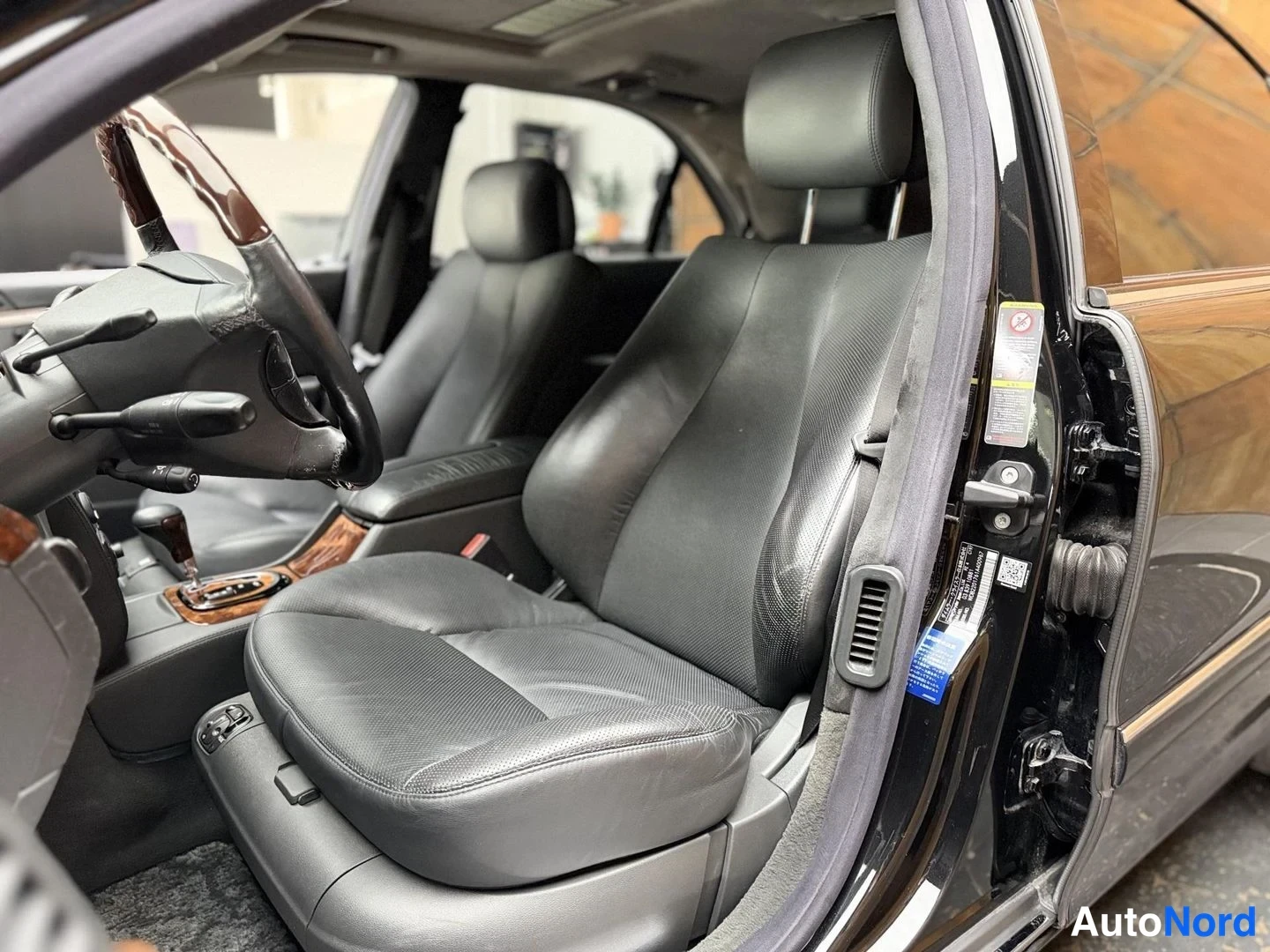 Musta Mercedes-Benz S 600 2004, etuistuimet, kuva 21