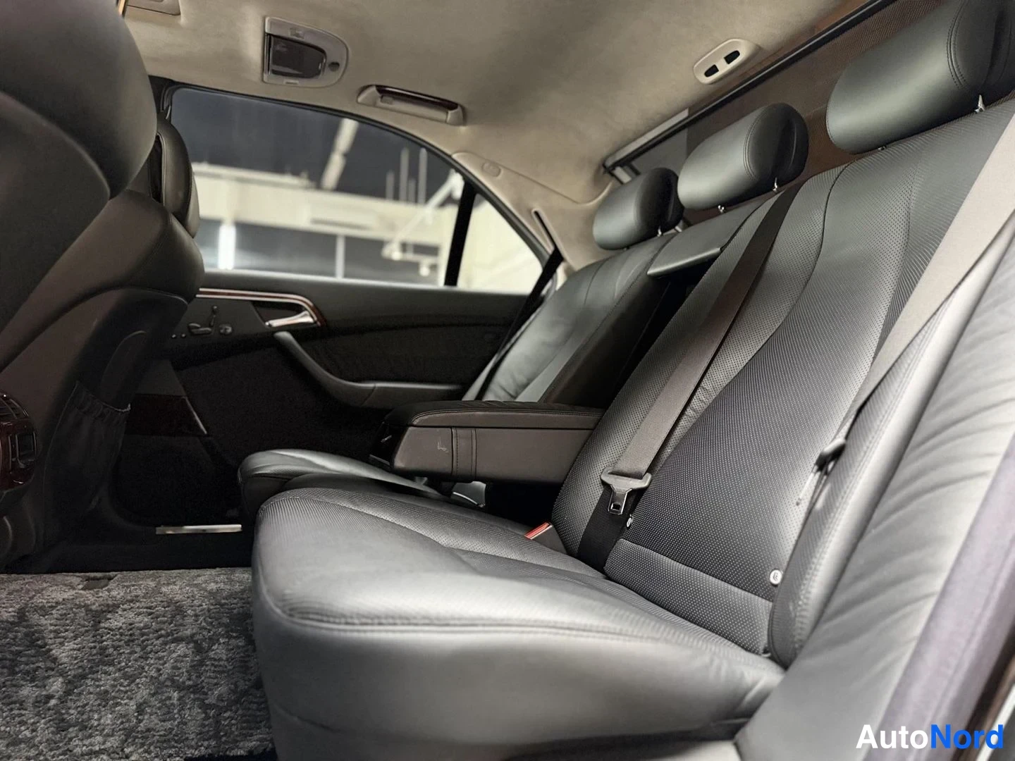 Musta Mercedes-Benz S 600 2004, takaistuimet, kuva 24