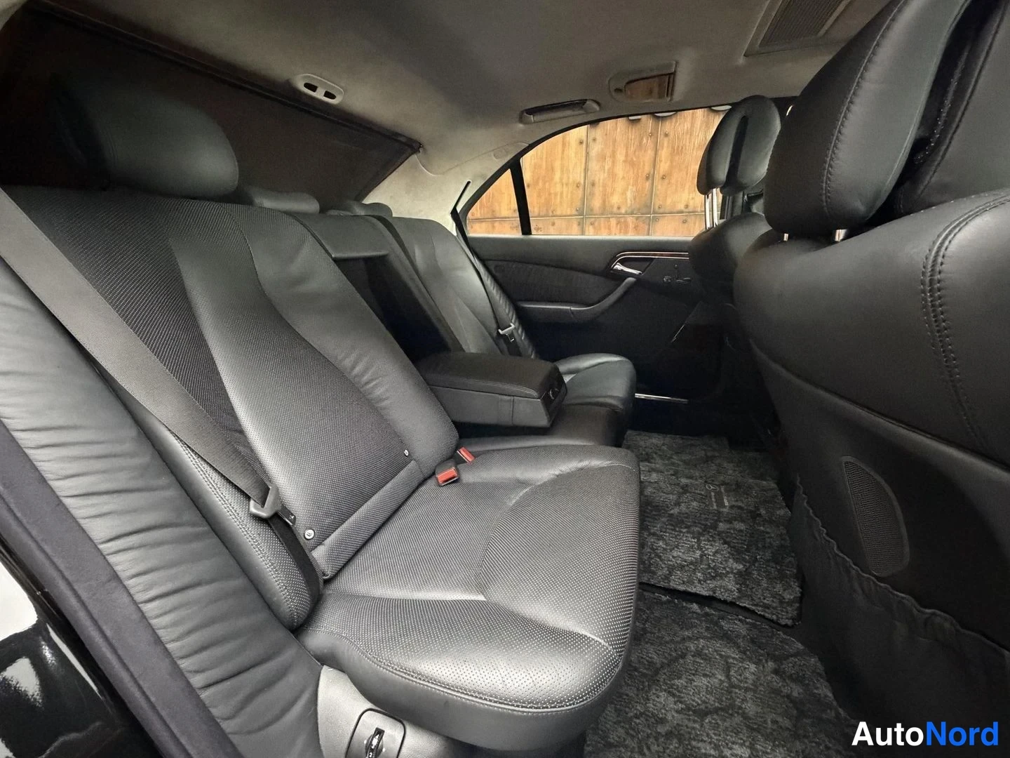 Musta Mercedes-Benz S 600 2004, takaistuimet, kuva 25