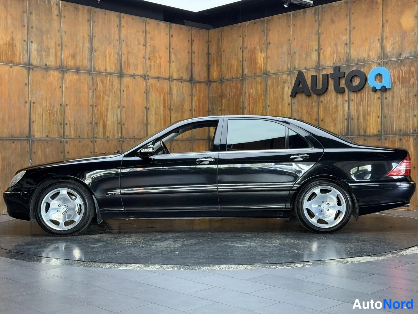 Musta Mercedes-Benz S 600 2004, etuviisto, keula vasemmalle, kuva 2