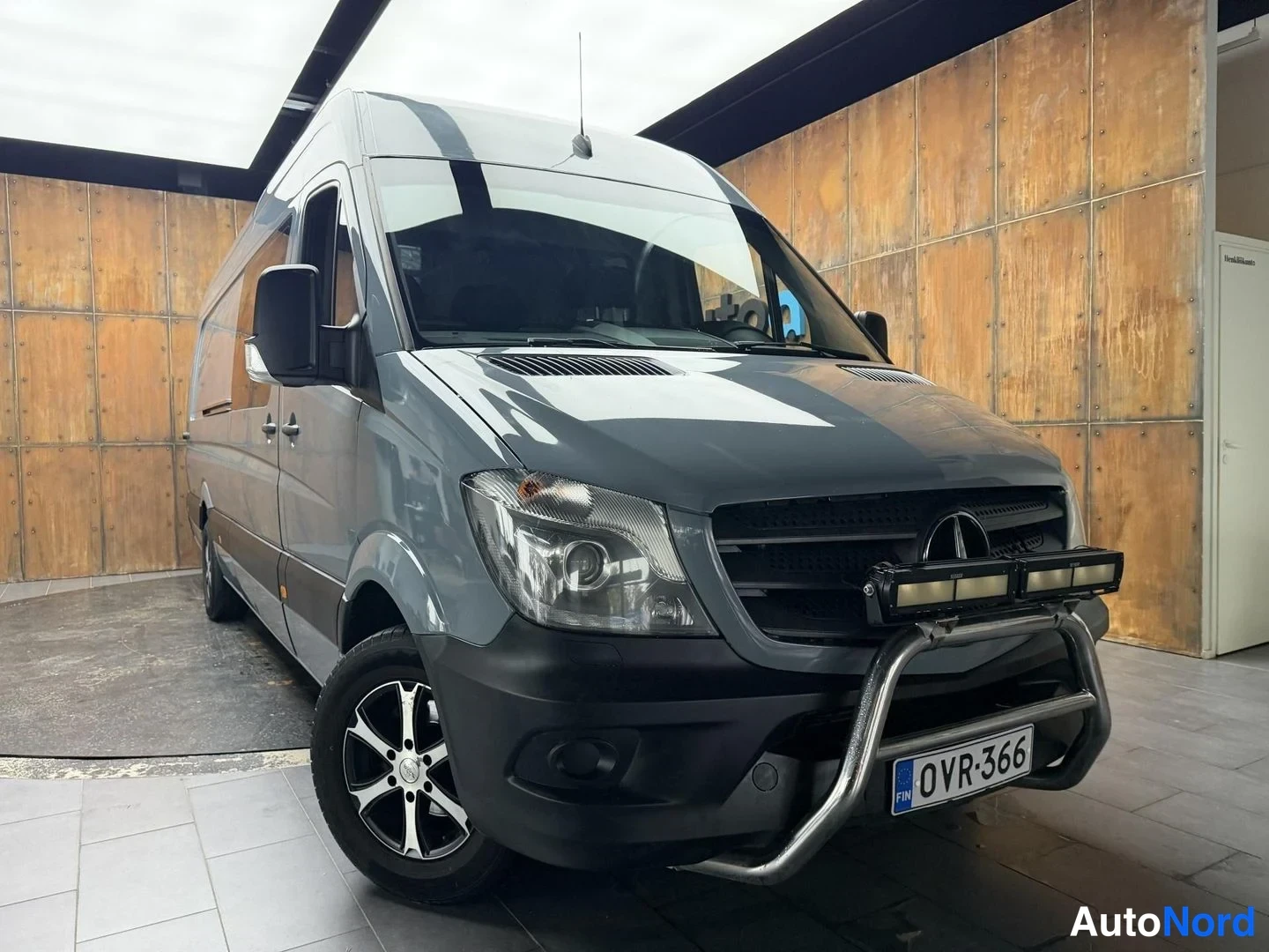 Harmaa Mercedes-Benz Sprinter 316 CDI 2017, etuviisto, keula vasemmalle, kuva 2
