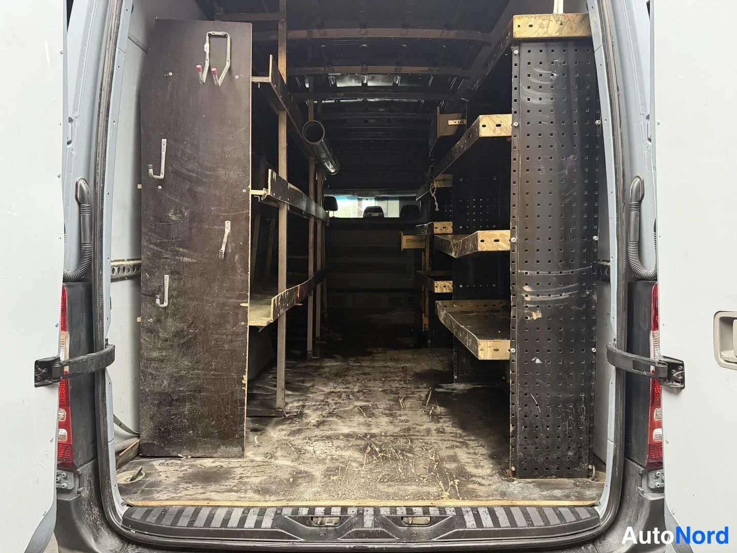 Harmaa Mercedes-Benz Sprinter 316 CDI 2017, tavaratila, kuva 15