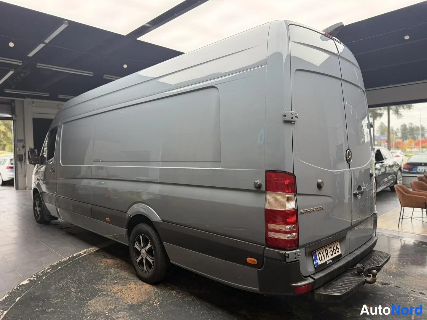 Harmaa Mercedes-Benz Sprinter 316 CDI 2017, takaviisto, kuva 8