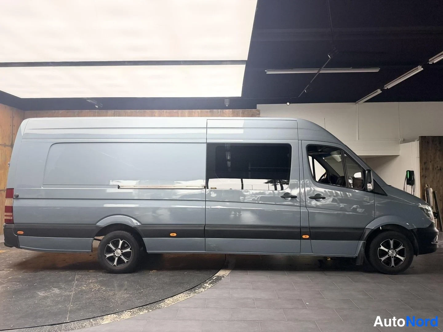 Harmaa Mercedes-Benz Sprinter 316 CDI 2017, sivulta, kuva 6