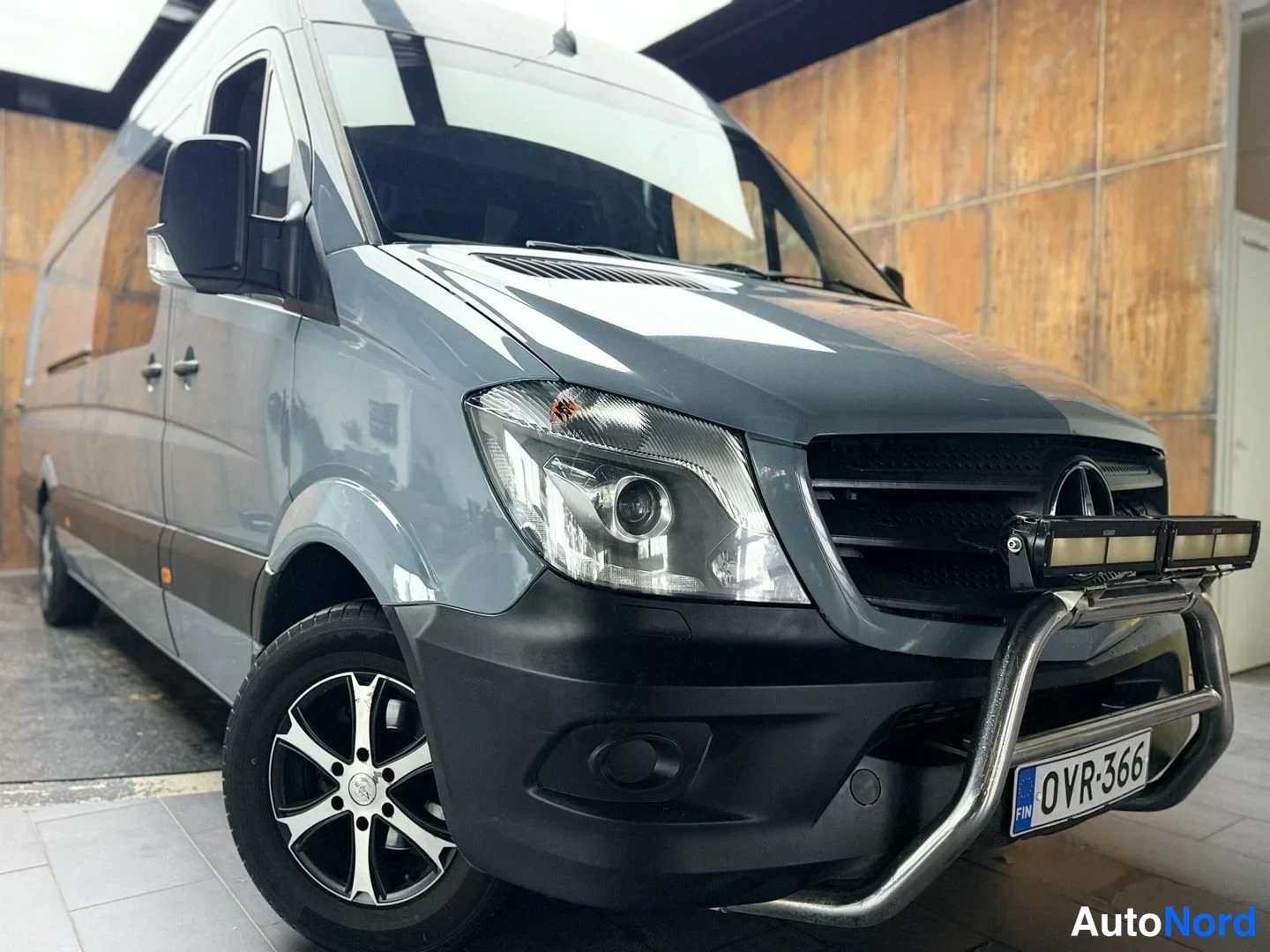Harmaa Mercedes-Benz Sprinter 316 CDI 2017, etuviisto, keula oikealle, kuva 4