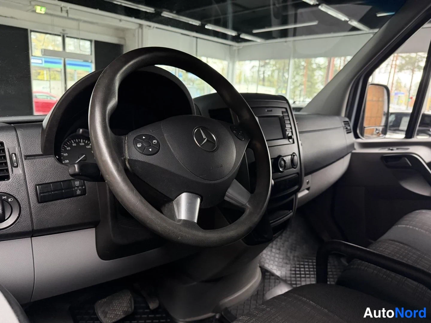 Harmaa Mercedes-Benz Sprinter 316 CDI 2017, ohjaamo, kuva 10