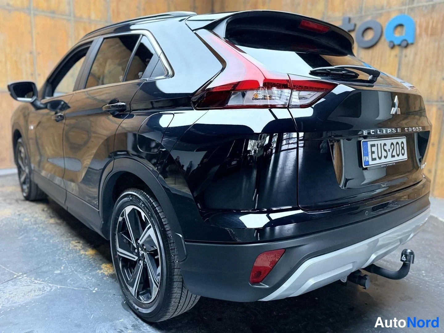 Musta Mitsubishi Eclipse Cross 2025, takaviisto, kuva 13