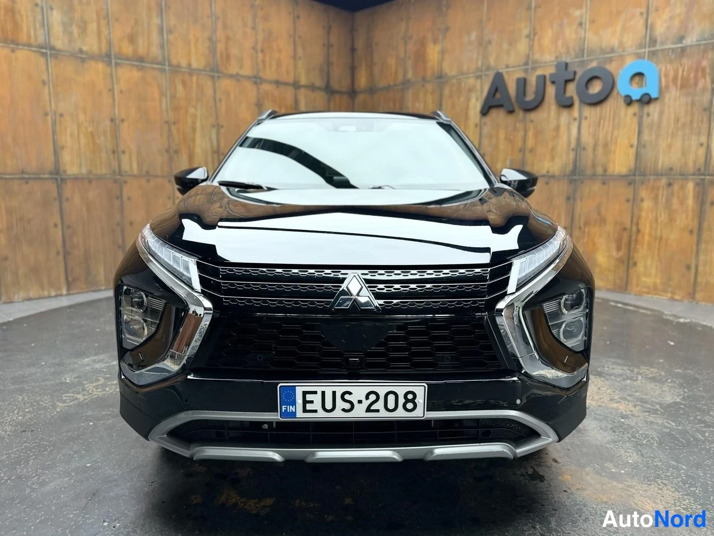 Musta Mitsubishi Eclipse Cross 2025, edestä, kuva 9