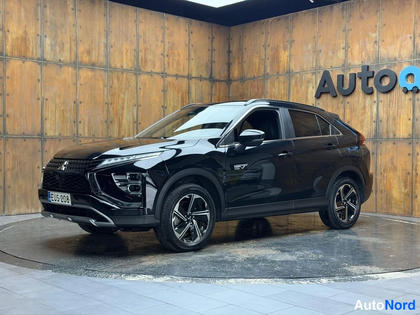 Musta Mitsubishi Eclipse Cross 2025, etuviisto, keula vasemmalle, kuva 2