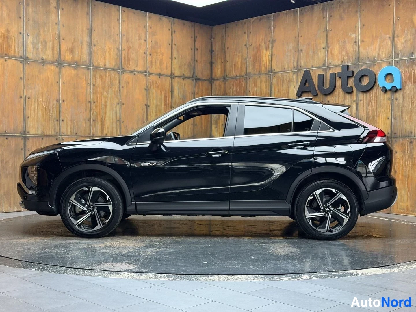 Musta Mitsubishi Eclipse Cross 2025, etuviisto, keula vasemmalle, kuva 3