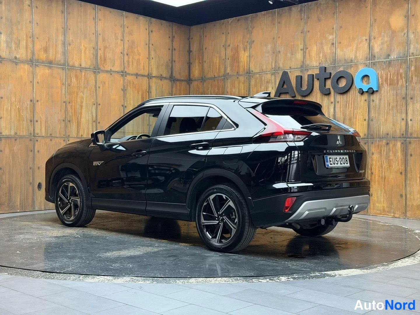 Musta Mitsubishi Eclipse Cross 2025, takaviisto, kuva 11
