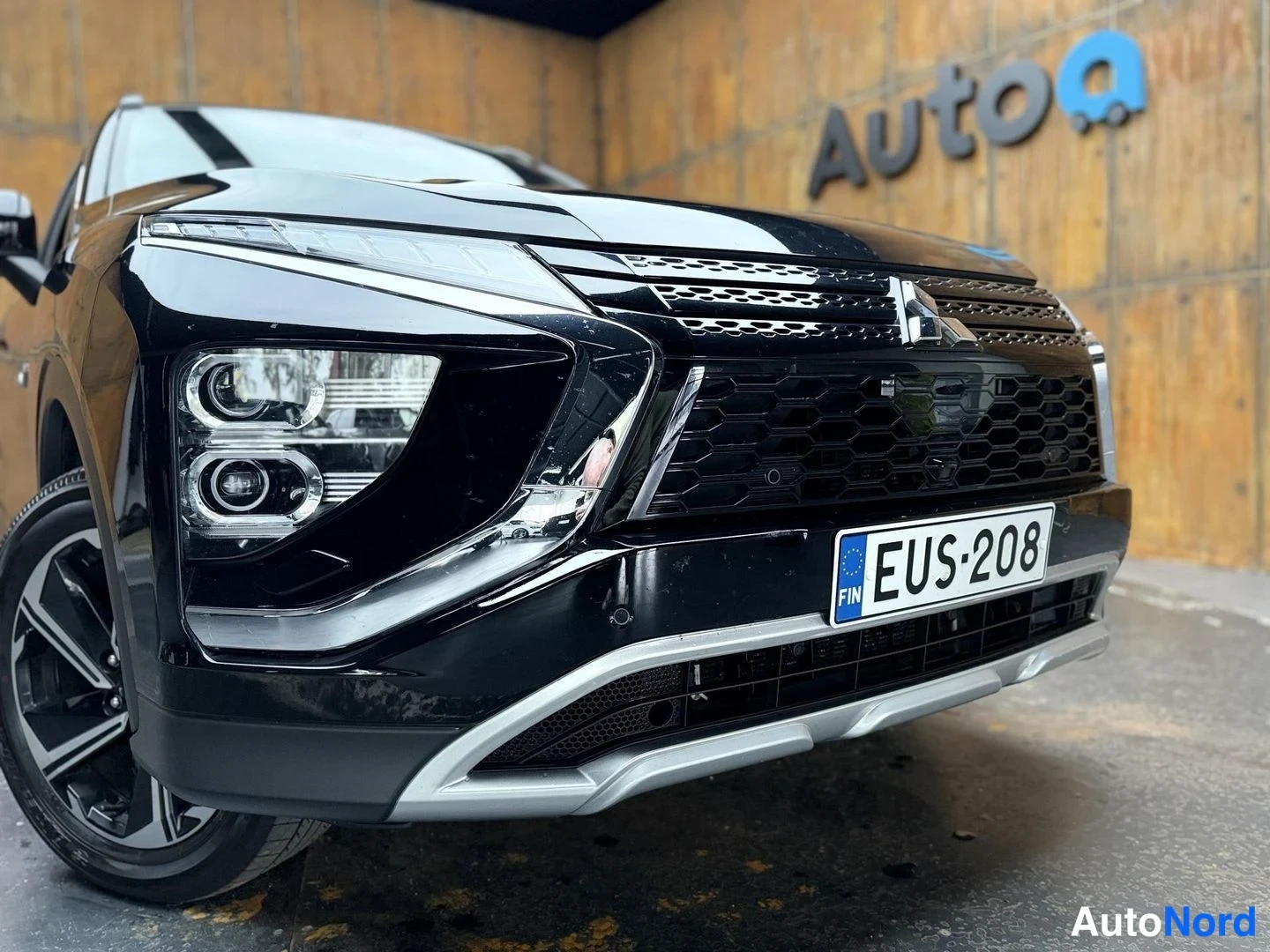 Musta Mitsubishi Eclipse Cross 2025, edestä, kuva 10
