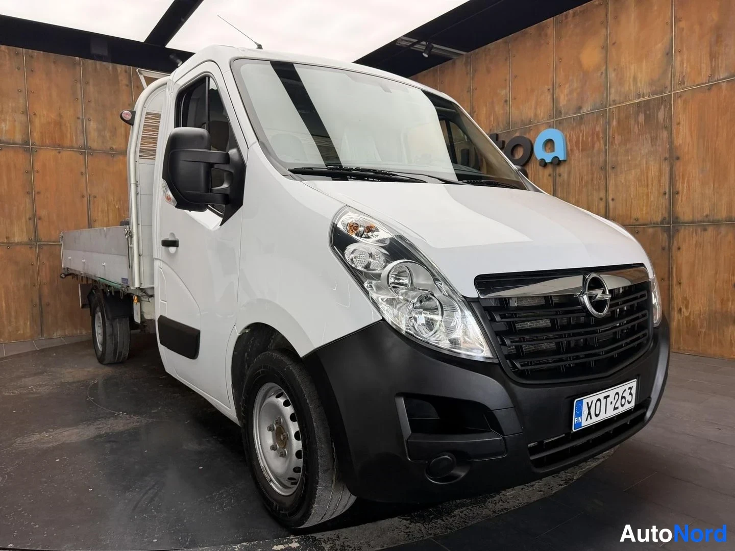 Valkoinen Opel Movano 2018, etuviisto, keula oikealle, kuva 4