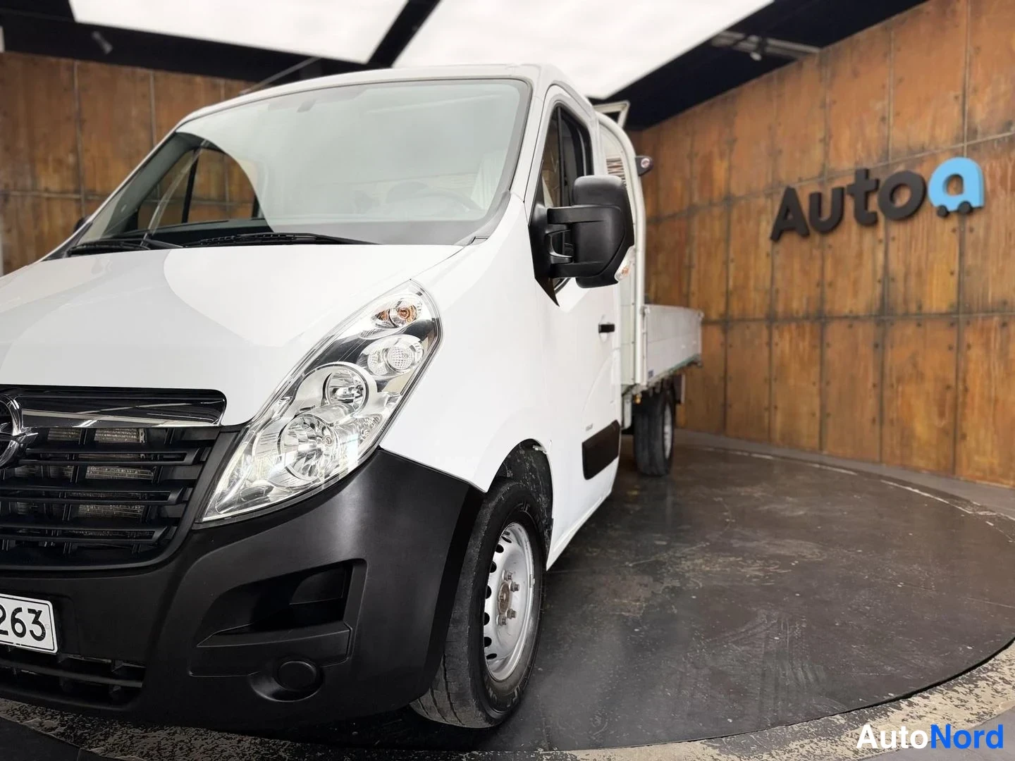 Valkoinen Opel Movano 2018, etuviisto, keula vasemmalle, kuva 3