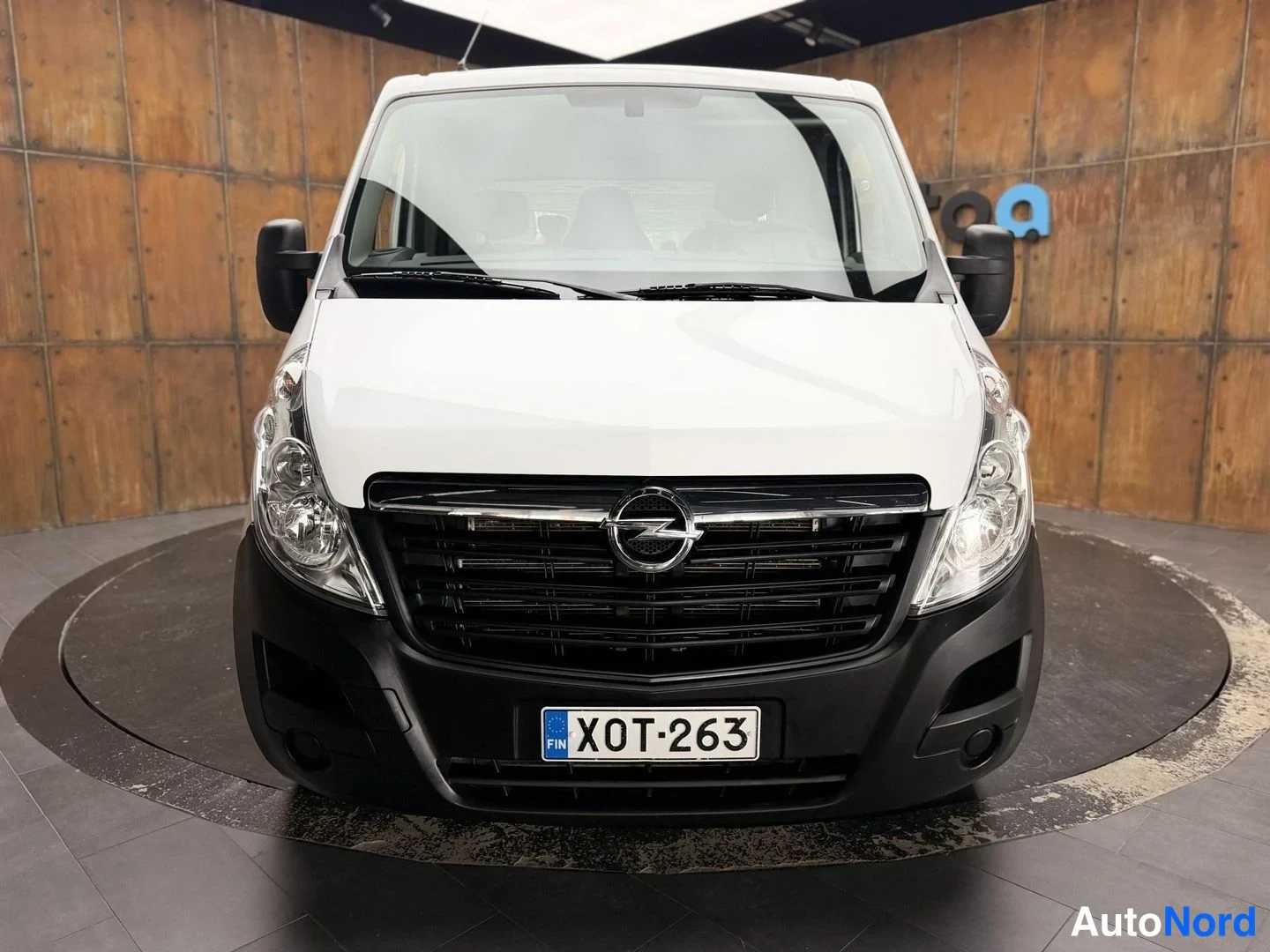 Valkoinen Opel Movano 2018, edestä, kuva 9