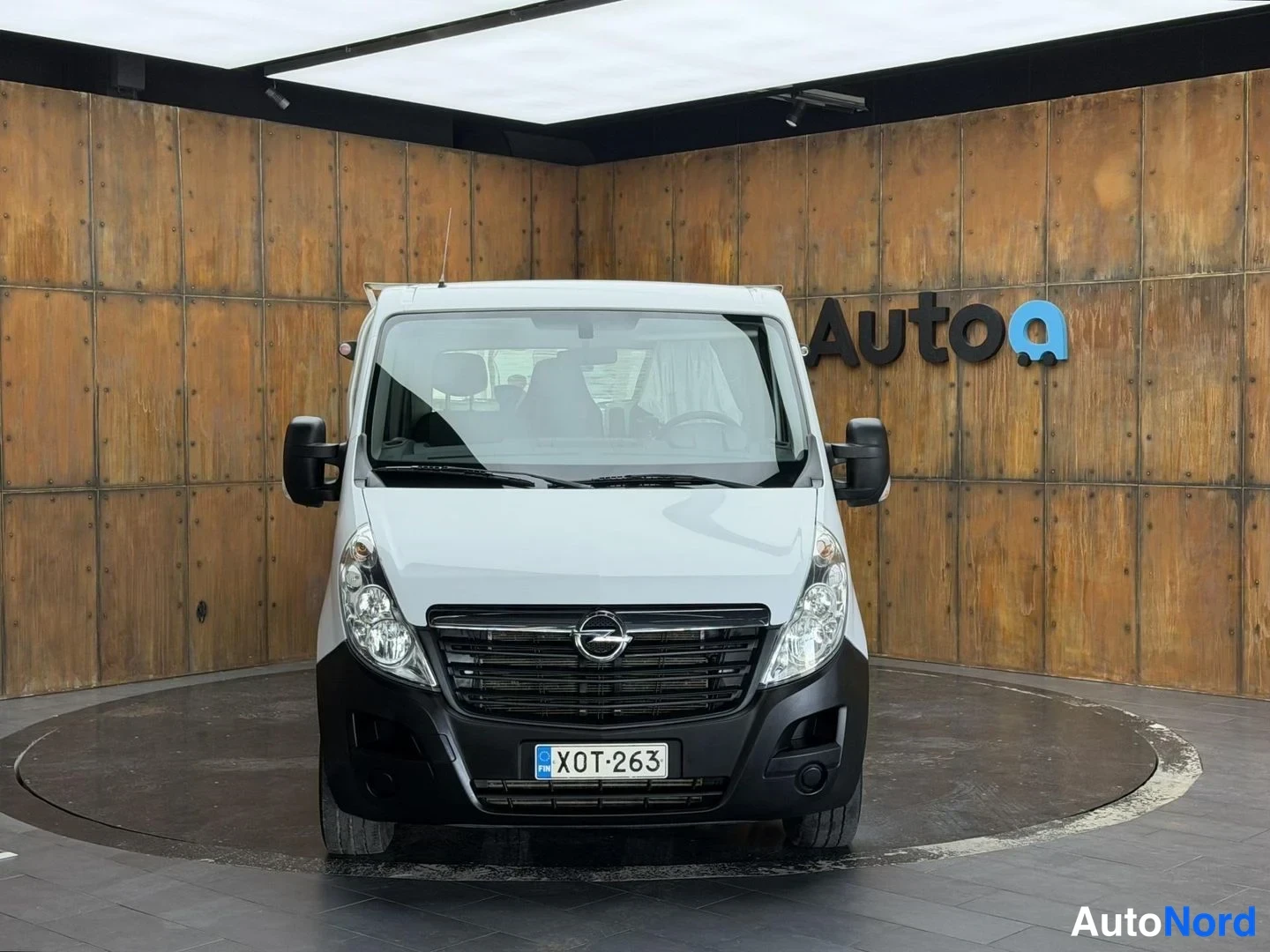 Valkoinen Opel Movano 2018, edestä, kuva 8