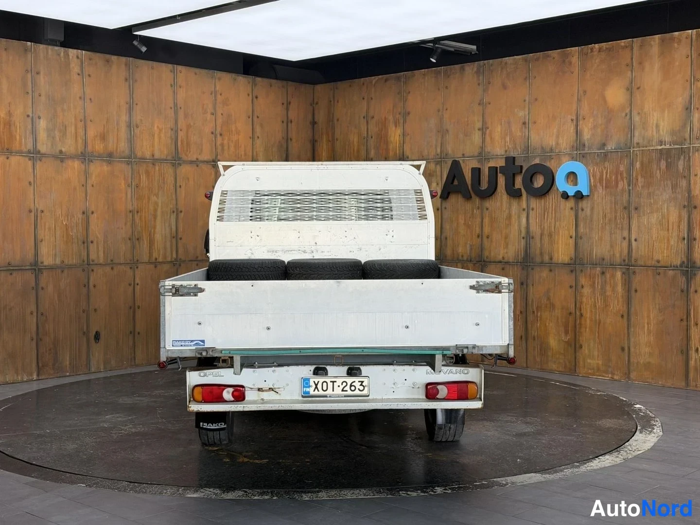 Valkoinen Opel Movano 2018, takaa, kuva 12