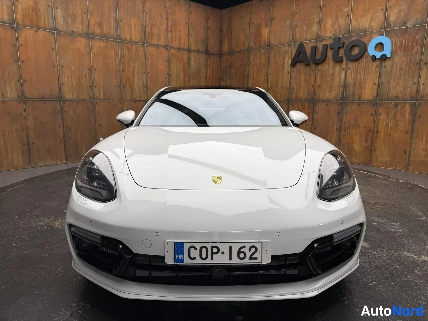 Valkoinen Porsche Panamera Turbo S E-Hybrid 2019, edestä, kuva 11
