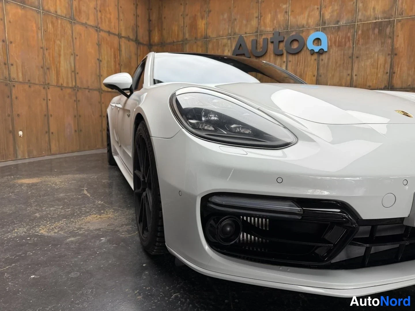 Valkoinen Porsche Panamera Turbo S E-Hybrid 2019, etuviisto, keula oikealle, kuva 8