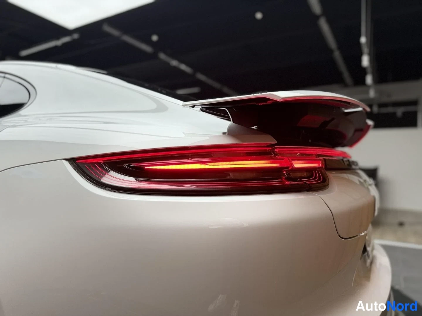 Valkoinen Porsche Panamera Turbo S E-Hybrid 2019, yksityiskohta, kuva 31
