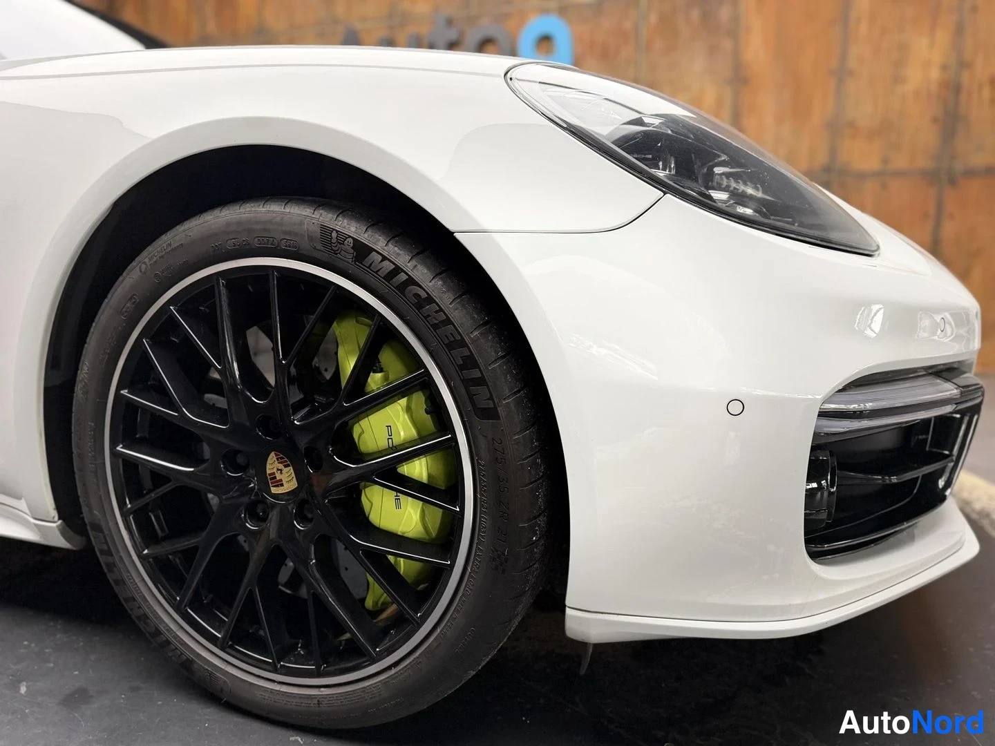 Valkoinen Porsche Panamera Turbo S E-Hybrid 2019, yksityiskohta, kuva 25