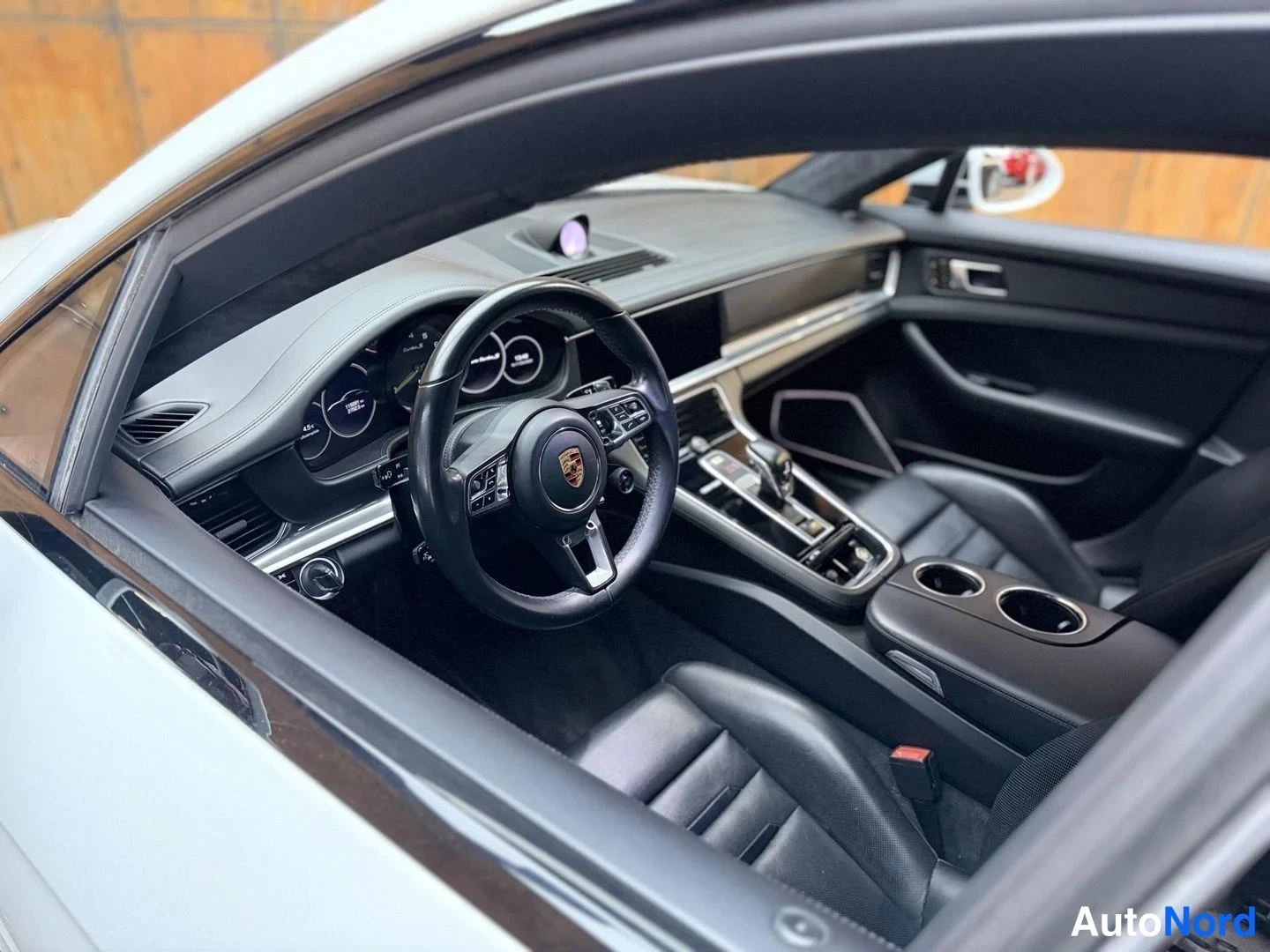 Valkoinen Porsche Panamera Turbo S E-Hybrid 2019, ohjaamo, kuva 19