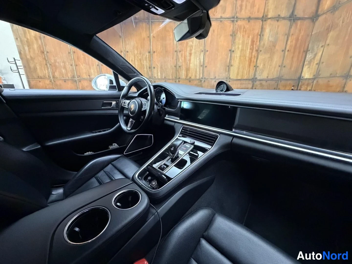 Valkoinen Porsche Panamera Turbo S E-Hybrid 2019, ohjaamo, kuva 21