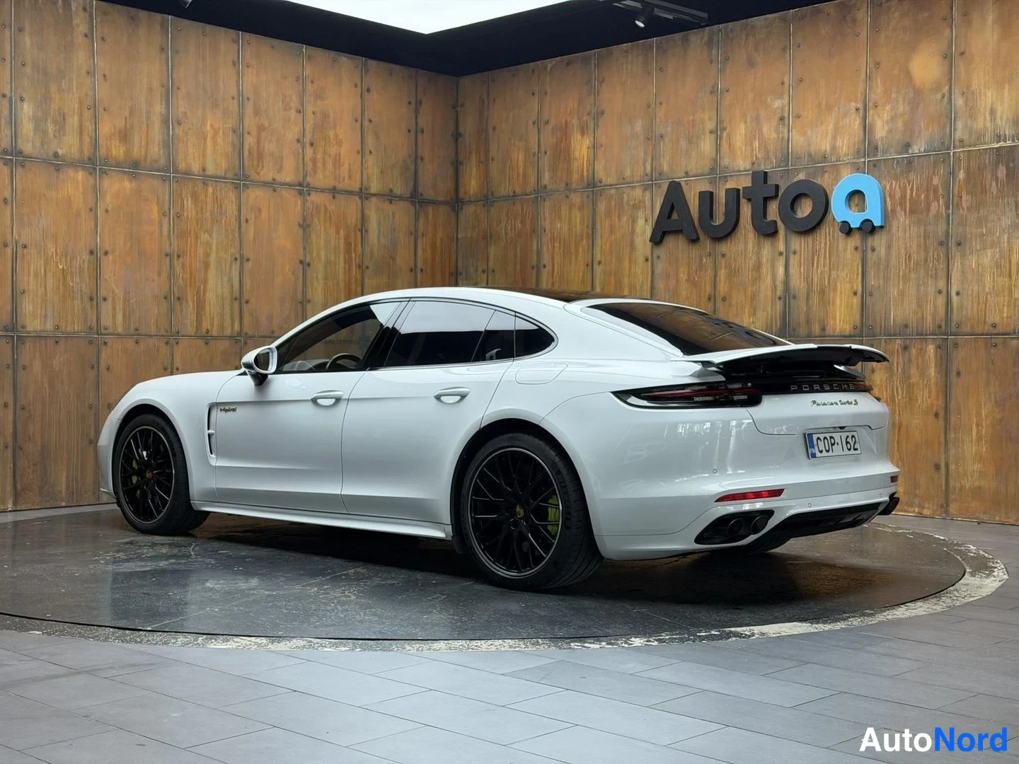Valkoinen Porsche Panamera Turbo S E-Hybrid 2019, takaviisto, kuva 13