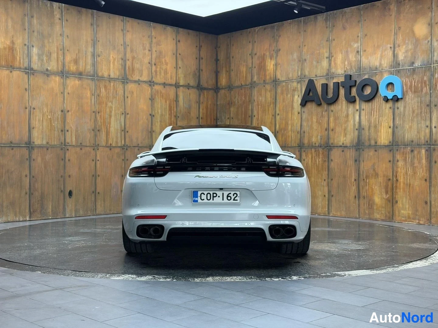 Valkoinen Porsche Panamera Turbo S E-Hybrid 2019, takaa, kuva 17