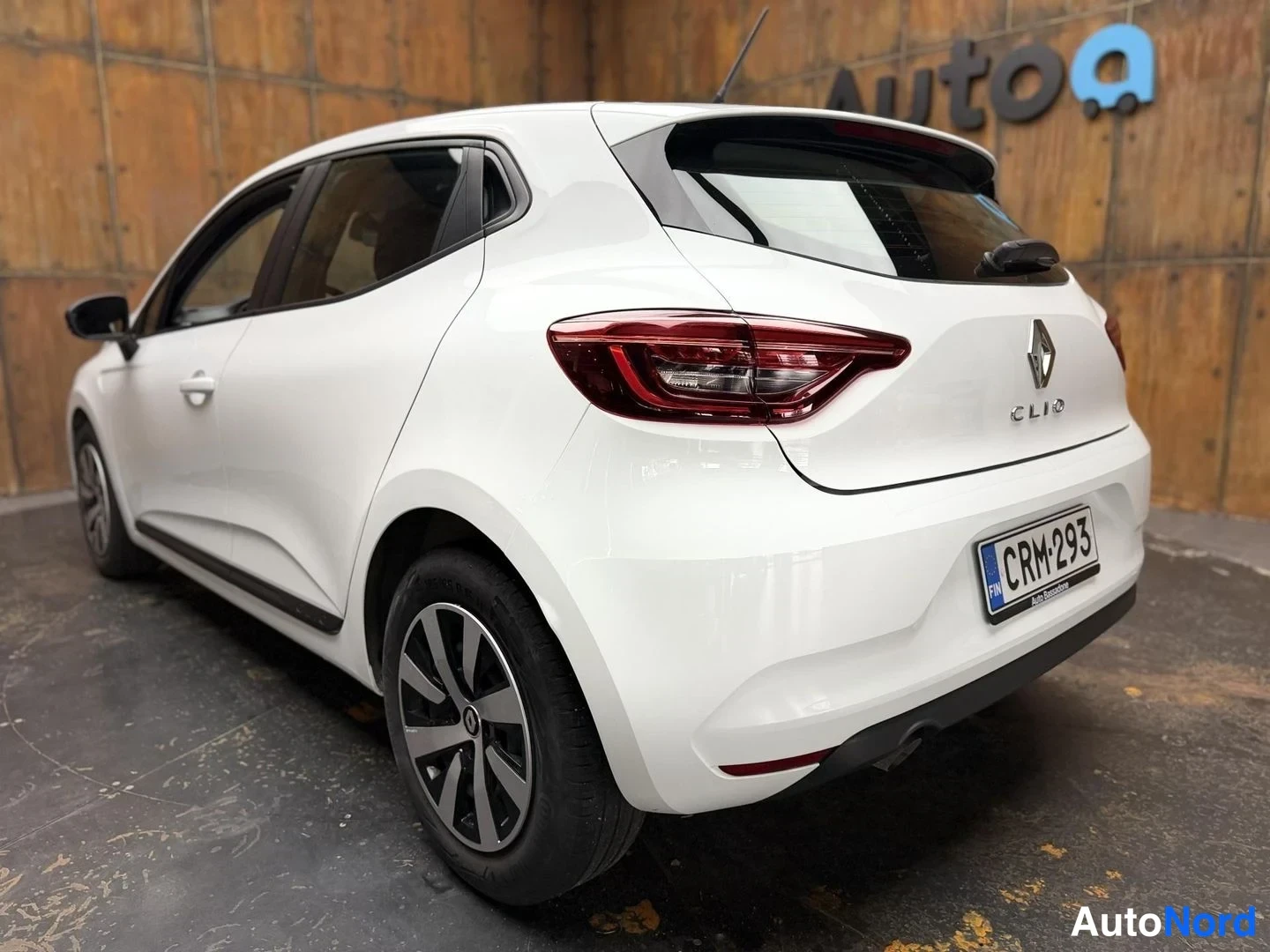 Valkoinen Renault Clio 2023, takaviisto, kuva 12